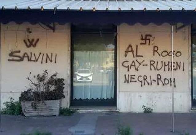 Simboluri și amenințări naziste la adresa românilor într-un oraș din Italia