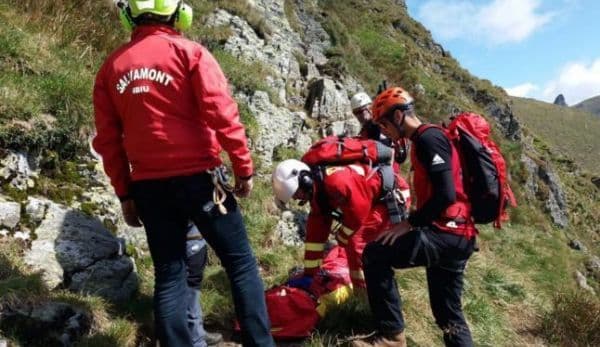 Doi turiști din Botoșani salvați de salvamontiști după ce s-au rătăcit pe munte