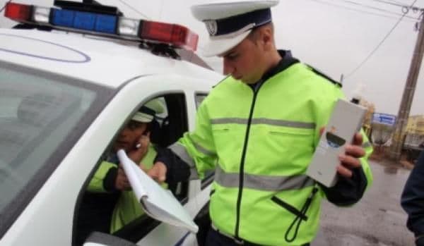Tinerel, băut bine și fără permis. Ce alcoolemie avea când a fost oprit de polițiști