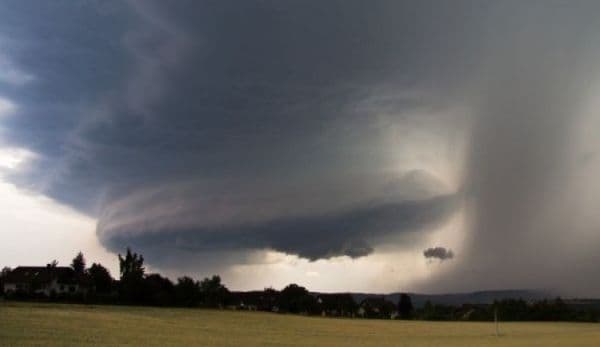 Meteorologii avertizează: Este doar începutul fenomenelor meteo extreme!
