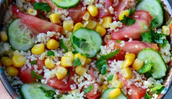 Salată cu castraveți și cous-cous