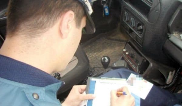 Tânăr prins cu permis de conducere fals, la un control de rutină