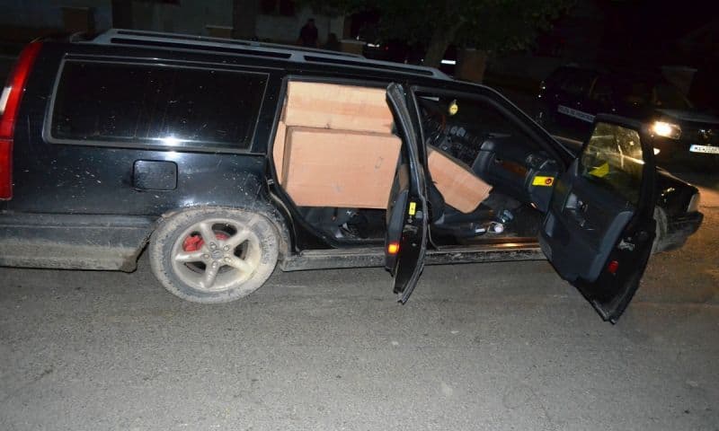 Volvo plin cu colete de contrabandă oprit la Crasnaleuca - FOTO