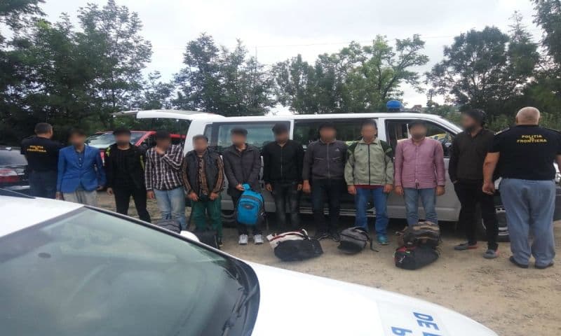 Zece cetățeni pakistanezi şi indieni opriți la frontiera cu Ucraina când încercau să intre ilegal în România