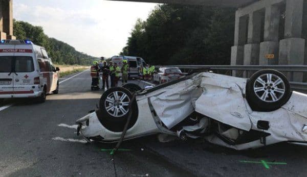 Accident cu români în Austria. Un bărbat a murit pe loc, soţia şi fiica lui sunt în comă