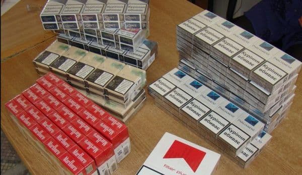 Ţigări de contrabandă confiscate din zona Pieței Centrale Dorohoi. S-a lăsat cu dosar penal