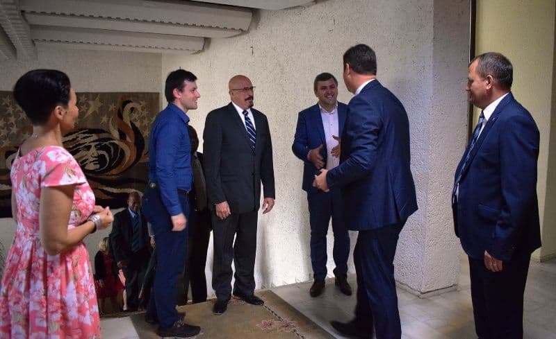 Întâlnire cu reprezentanţii Bisericii Tuturor Naţiunilor din Florida la Prefectura Botoșani - FOTO