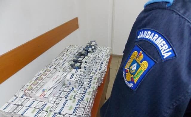 Țigări confiscate de jandarmi în zona Pieței Centrale
