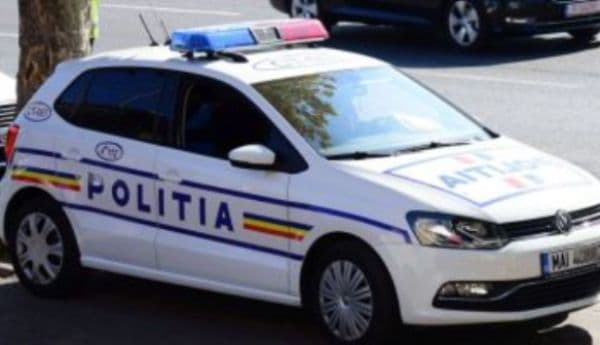 S-a ales cu dosar penal după ce a condus fără permis şi a fugit de poliţie