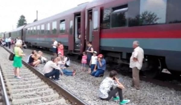Panică în trenul Suceava-Bucureşti, după ce o femeie de 40 de ani a murit