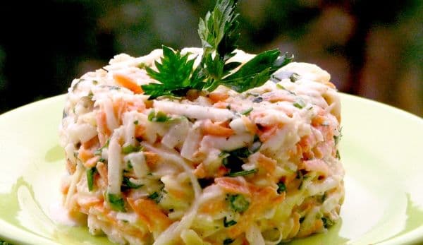 Salată de pui cu țelină