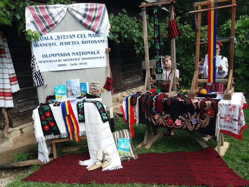 Premii pentru elevele ibăneștence participante la Olimpiada „Meșteșuguri artistice tradiționale” Sibiu 2018 - FOTO