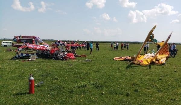 Două avioane de mici dimensiuni s-au ciocnit în zbor şi s-au prăbuşit, la Suceava