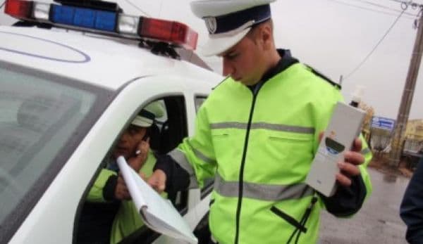 Încă un şofer prins băut la volan. Avea o alcoolemie de 0,48 mg/l în aerul expirat