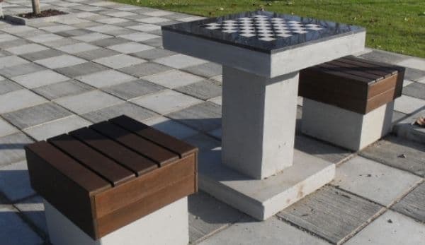 Scandal în parc, la mesele de şah