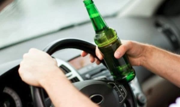 Șofer cu alcoolemie uriașă, prins în timp ce conducea pe raza localităţii Dealu Mare