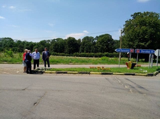 Sens giratoriu la intersecția drumurilor naționale din comuna Vârfu Câmpului