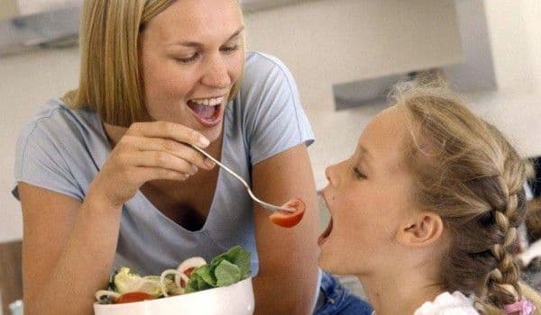 Tu ştii care sunt cele mai bune 20 de alimente pentru copilul tău?