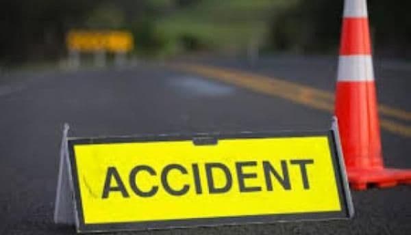 Accident uluitor în Botoșani: A rupt două garduri și a ajuns în curtea unei case!