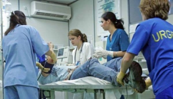Accident de muncă la un service auto din Botoșani. Un angajat a ajuns la spital cu leziuni la coloană