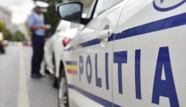 Un șofer implicat într-un accident, a fost păcălit cu o asigurare falsă. Vezi ce au mai descoperit polițiștii!