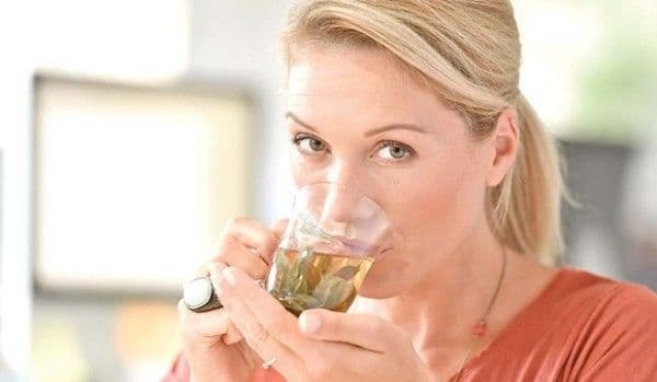 Băutura naturală care alungă migrenele