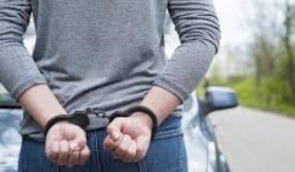 Femeie reținută după ce a fost prinsă furând bani din geanta unei botoșănence