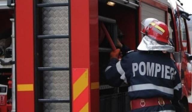 Incendiu izbucnit la o casă din Brăești! Pompierii dorohoieni intervenit pentru stingerea acestuia