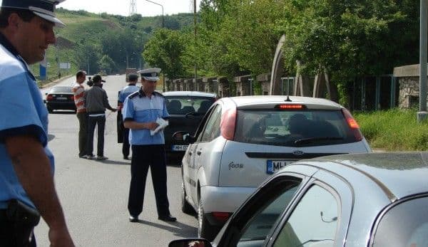 Acţiune a poliţiştilor botoşăneni. Au fost legitimate 62 de persoane şi verificate 8 societăţi comerciale