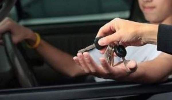 Plimbare cu iz penal: Un adolescent de 17 ani, prins la volan fără permis, pe o stradă din Dorohoi!