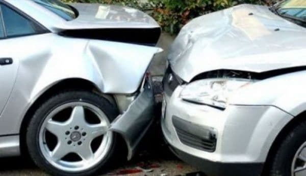 Accident rutier rezultat cu rănirea unui minor după ce un șofer nu s-a asigurat la schimbarea direcției de mers