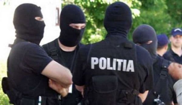 Percheziţii domiciliare în Botoşani, Suceava şi Ilfov, la persoane bănuite de contrabandă cu produse contrafăcute