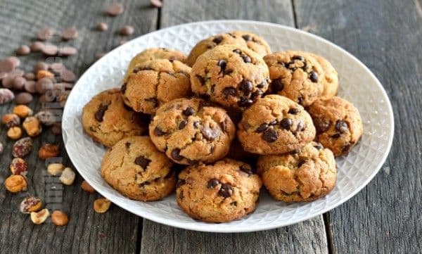 Biscuiți de ciocolată și alune