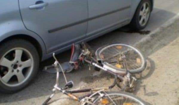 ACCIDENT la Darabani. Biciclist de 14 ani, lovit în plin de o maşină!