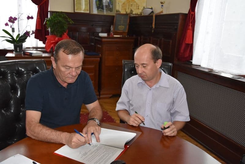 Primăria Dorohoi a semnat contractul pentru proiectul de extindere și modernizare a sistemului de iluminat