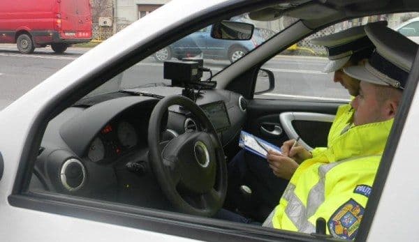 Bărbat urmărit în trafic de Poliţie, după ce a a ignorat semnalele poliţiştilor. Vezi ce au descoperit polițiștii!