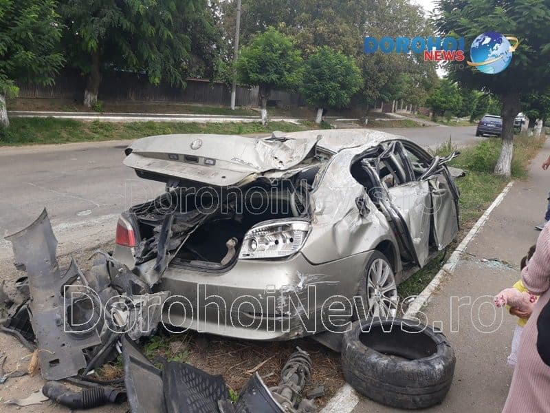 Accident grav de circulație în Dorohoi: Două persoane la spital în stare gravă după ce un BMW a fost scăpat de sub control - FOTO