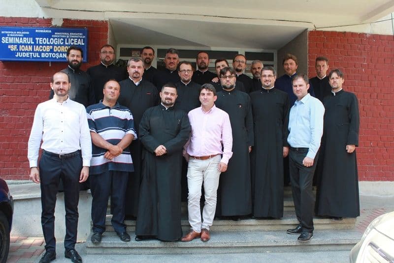 Bucuria revederii de 20 de ani a Promoției 1998, la Seminarul Teologic Dorohoi - FOTO