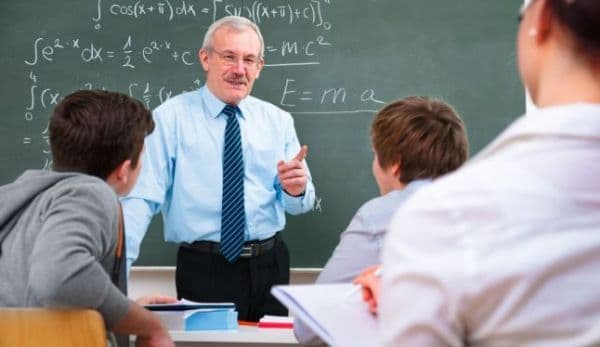 Ce drepturi au elevii din România, conform statutului aprobat de Ministerul Educaţiei. „Un elev nu poate fi mustrat de faţă cu ceilalţi colegi”