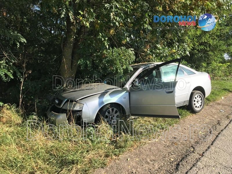 Accident pe drumul Dorohoi - Botoșani: Doi copii au ajuns la spital după ce un autoturism s-a izbit într-un copac - FOTO