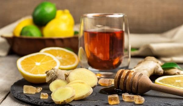 În combinație, mierea, lămâia și ghimbirul tratează răceala