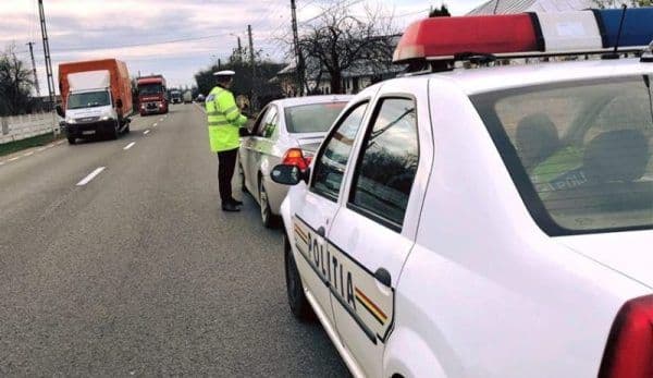 Control cu surprize. Copil în vârstă de 12 ani depistat în timp ce conducea o mașină avariată 