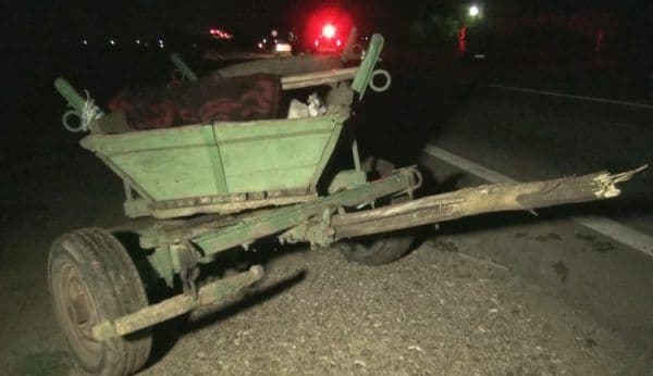 Accident cu doi răniţi din cauza unei căruţe nesemnalizate, care circula pe un drum european