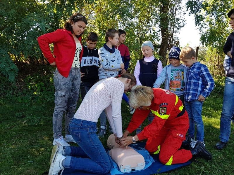 Pompierii voluntari și elevii din județul Botoșani pregătiți să salveze vieți „Voluntariat - crez și dăruință de la mic la mare” - FOTO