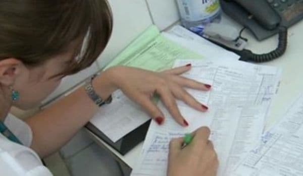 Vești proaste pentru angajați: este vorba despre plata concediului medical! S-a dat lege, toata lumea este afectată