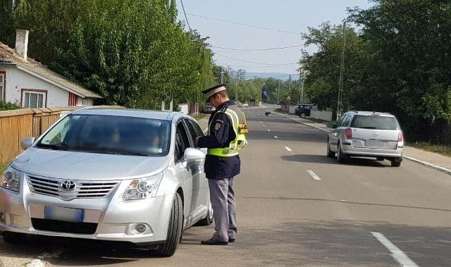 Autoturism cu asigurare falsificată, descoperit de polițiștii de frontieră la Stânca 