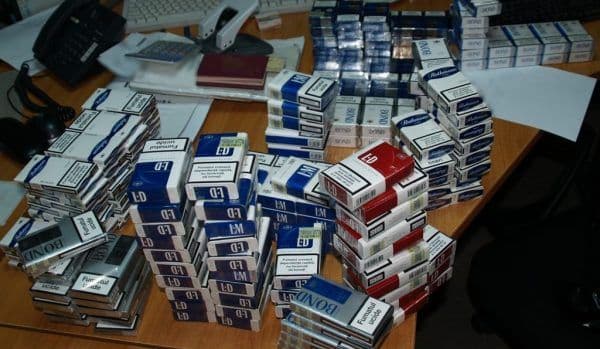 Ţigări confiscate de jandarmi din Piaţa Centrală a municipiului Botoşani