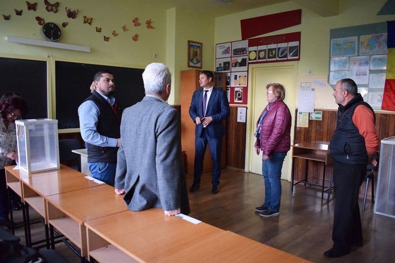 Pregătiri pentru buna desfăşurare a Referendumului naţional de revizuire a Constituţiei din 6 şi 7 octombrie - FOTO