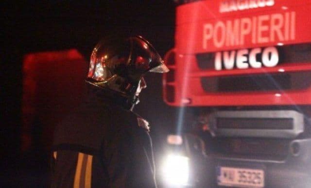 Mașină cuprinsă de flăcări pe drumul Dorohoi – Darabani! Pompierii dorohoieni au intervenit pentru stingere
