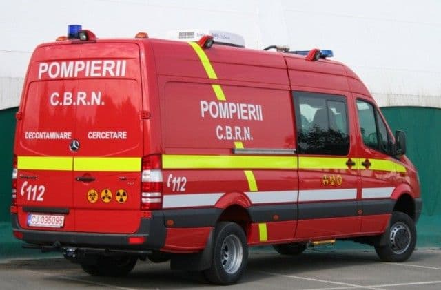Panică la școala din Smârdan! Pompieri din Dorohoi, Botoșani și Suceava au intervenit pentru înlăturarea unor substanțe periculoase